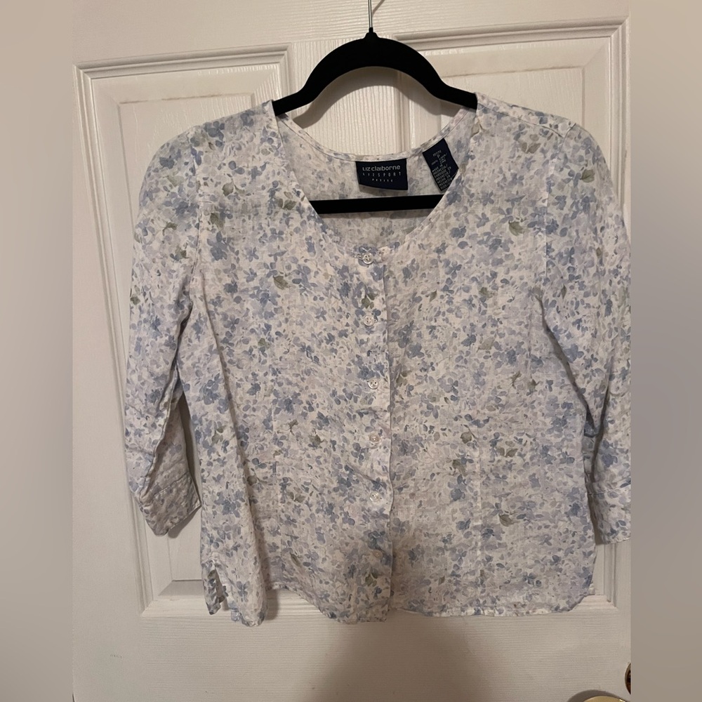 Liz Claiborne blouse Petite light blue floral green leaves